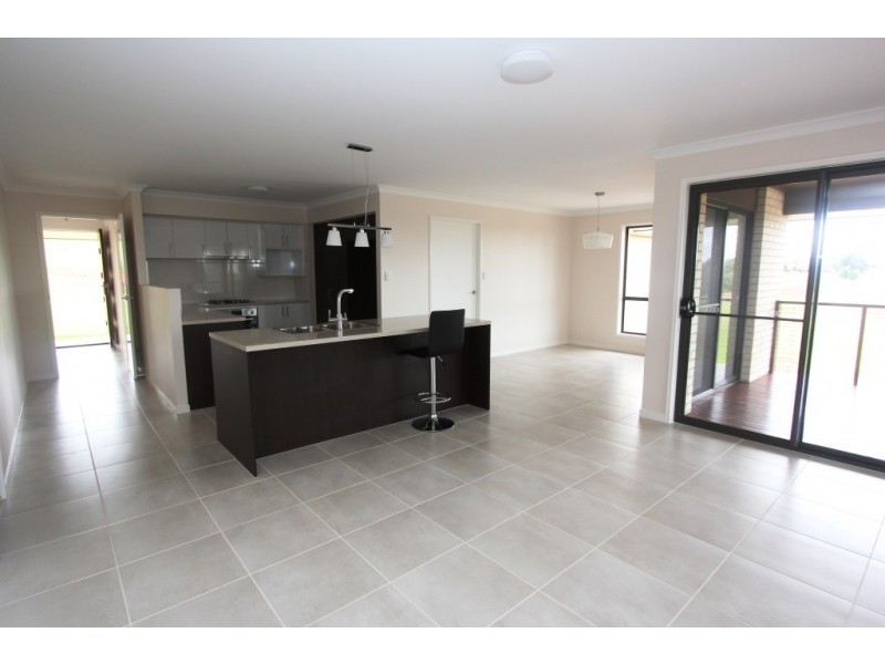 21 Bernard Cres, Kingaroy QLD 4610