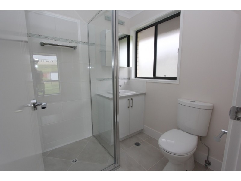 21 Bernard Cres, Kingaroy QLD 4610