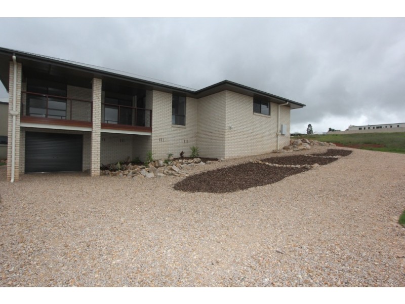 21 Bernard Cres, Kingaroy QLD 4610