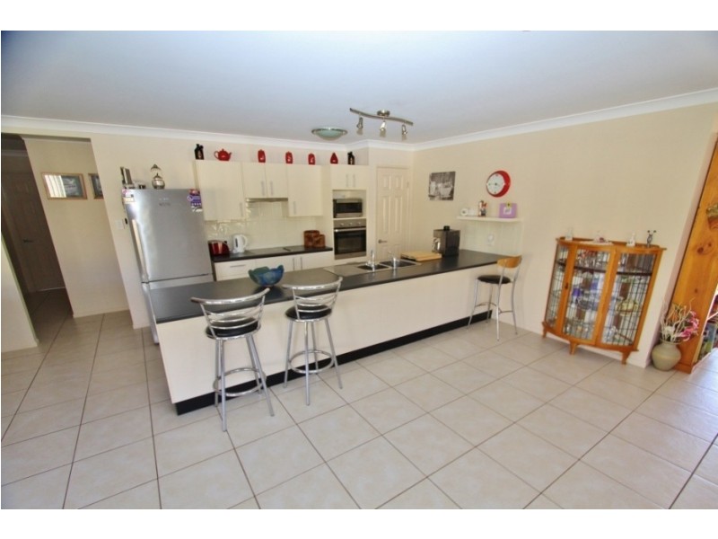 8 Hillview Parade, Kingaroy QLD 4610