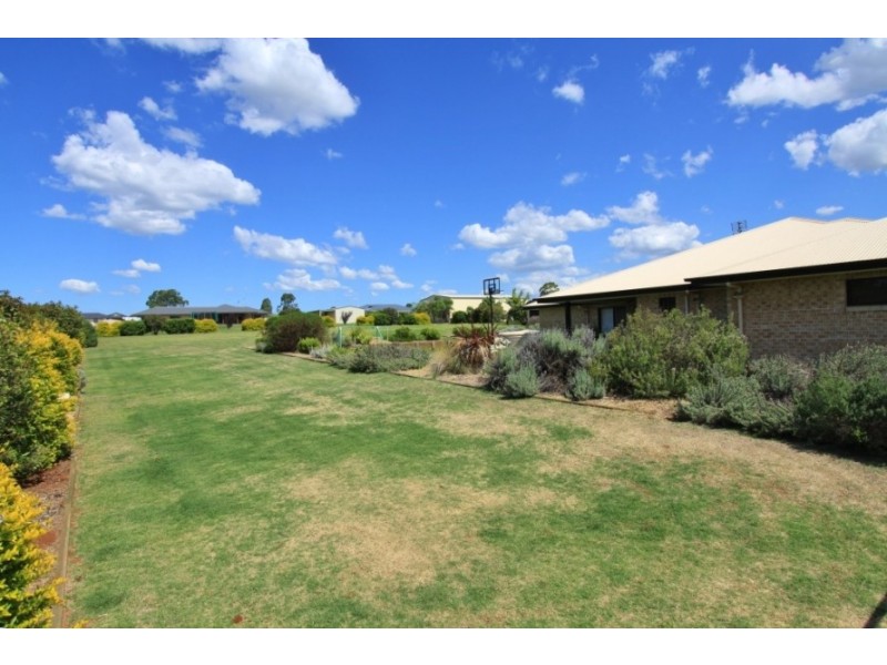 37-39 Premier Drive, Kingaroy QLD 4610