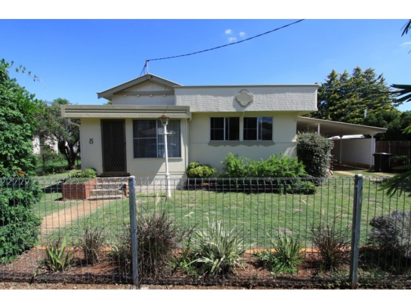 5 Toomey Street, Kingaroy QLD 4610