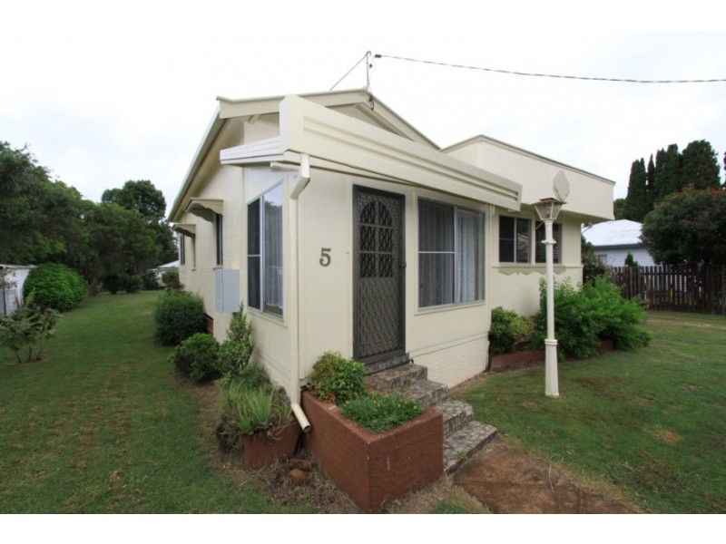 5 Toomey Street, Kingaroy QLD 4610