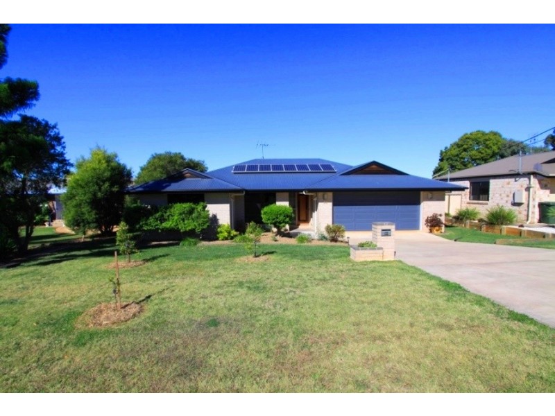 30 Windsor Circle, Kingaroy QLD 4610