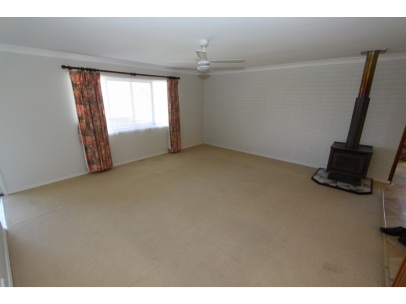 7 Neville Place, Kingaroy QLD 4610