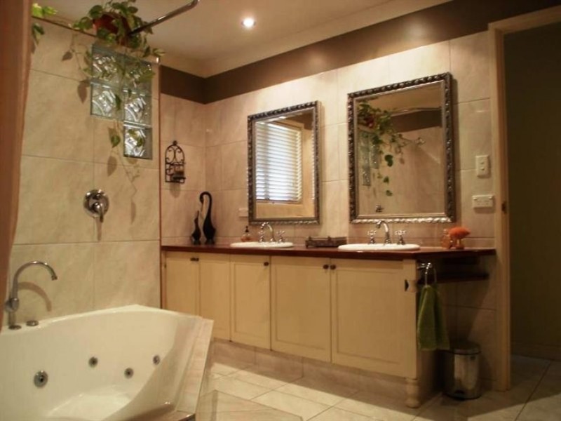 4 Raintree Avenue, Kingaroy QLD 4610