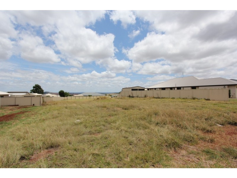 19 Bridgeman Pde, Kingaroy QLD 4610