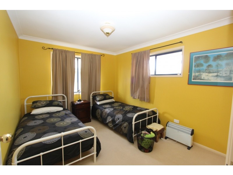 8 Avocado Cres, Kingaroy QLD 4610