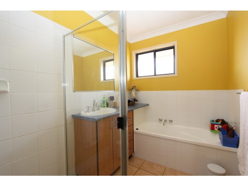 8 Avocado Cres, Kingaroy QLD 4610