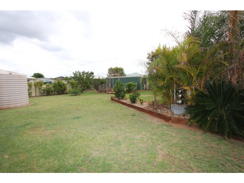 8 Avocado Cres, Kingaroy QLD 4610