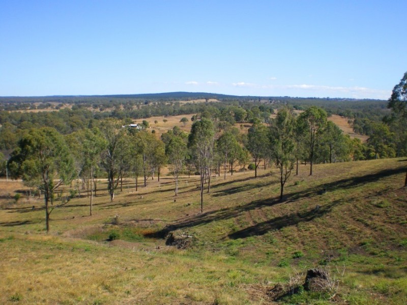 18 Muir Drive, Nanango QLD 4615