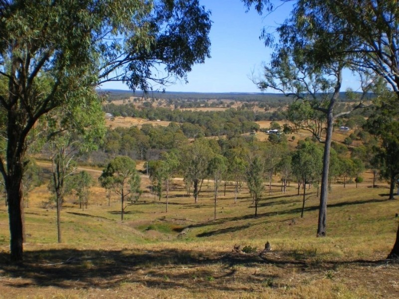 18 Muir Drive, Nanango QLD 4615