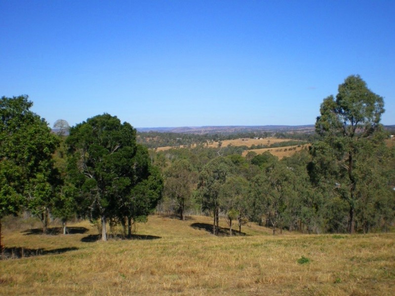 18 Muir Drive, Nanango QLD 4615