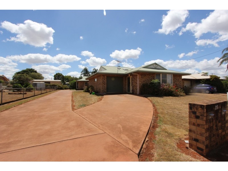 Unit 1 and 2, 25 Windsor Circle, Kingaroy QLD 4610