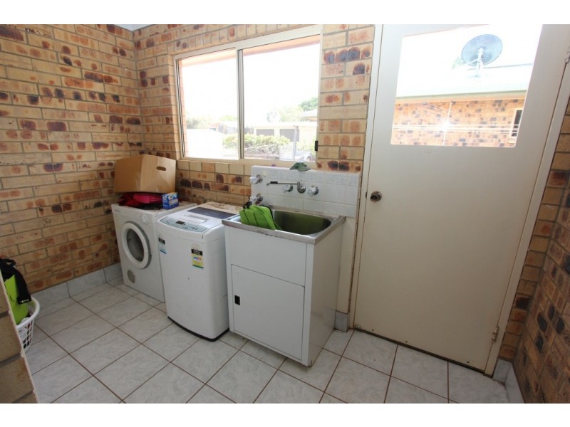 Unit 1 and 2, 25 Windsor Circle, Kingaroy QLD 4610