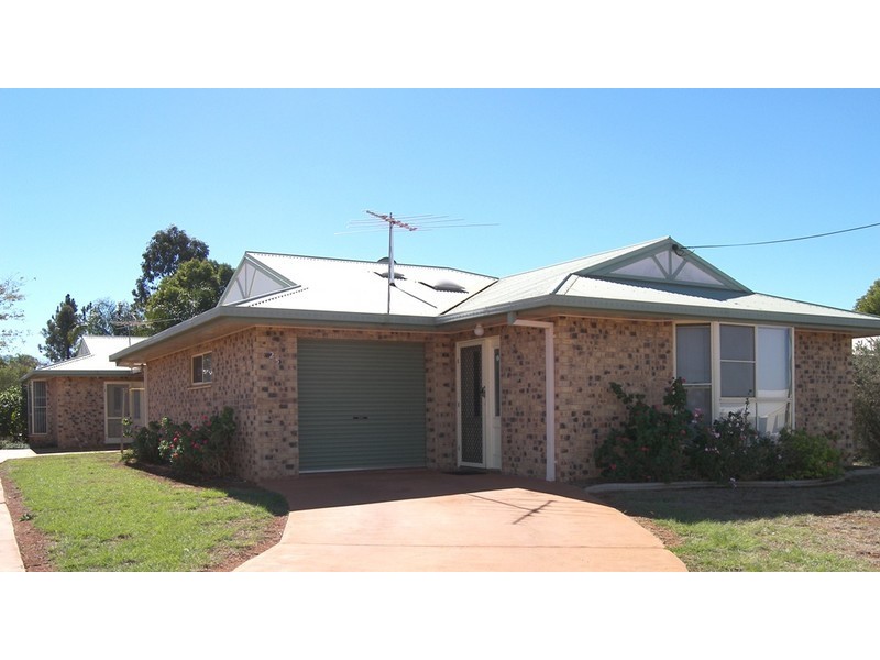 Unit 1 and 2, 25 Windsor Circle, Kingaroy QLD 4610