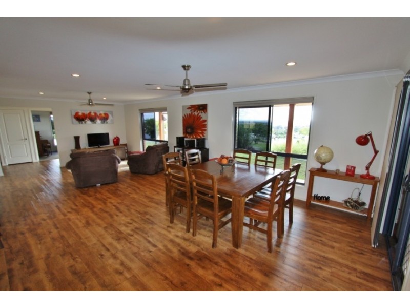 10 Panorama Pde, Kingaroy QLD 4610