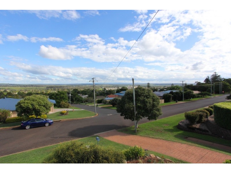 38 Adermann Drive, Kingaroy QLD 4610