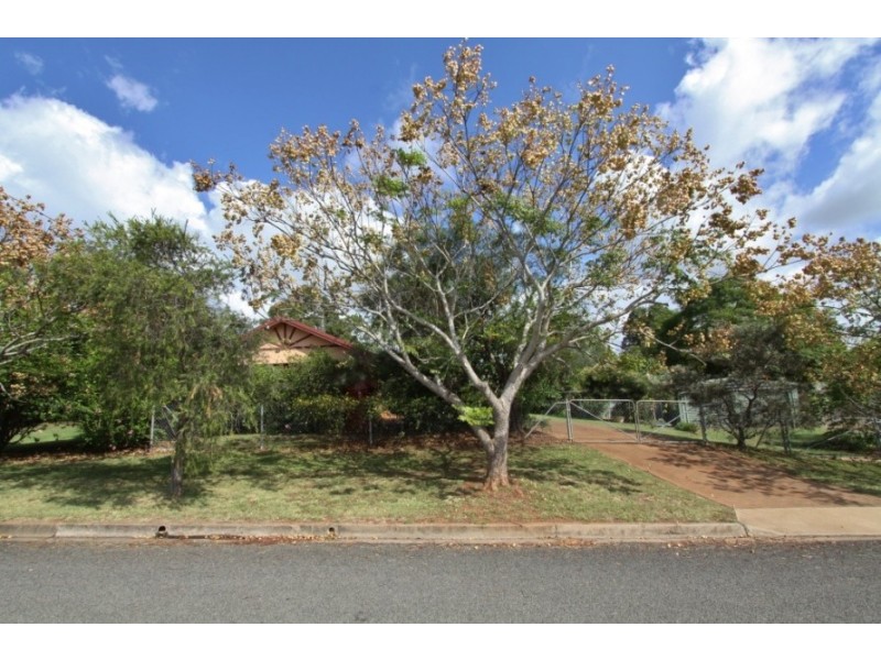 14 Murray Pde, Kingaroy QLD 4610