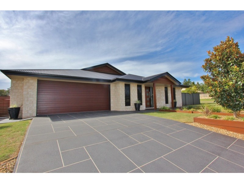 14 Allan Place, Kingaroy QLD 4610