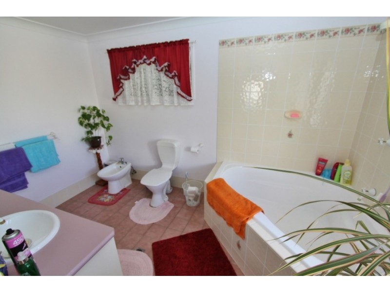 14 Wills St, Nanango QLD 4615