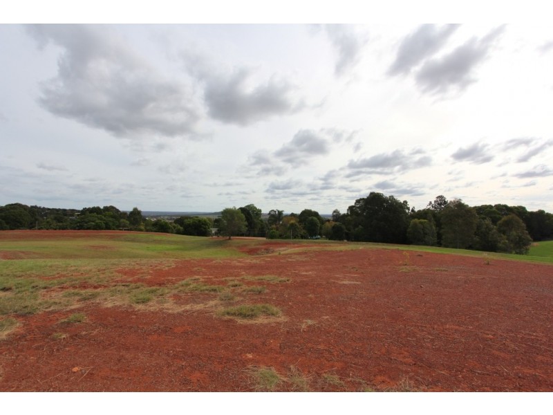 15 Bernard Cres, Kingaroy QLD 4610
