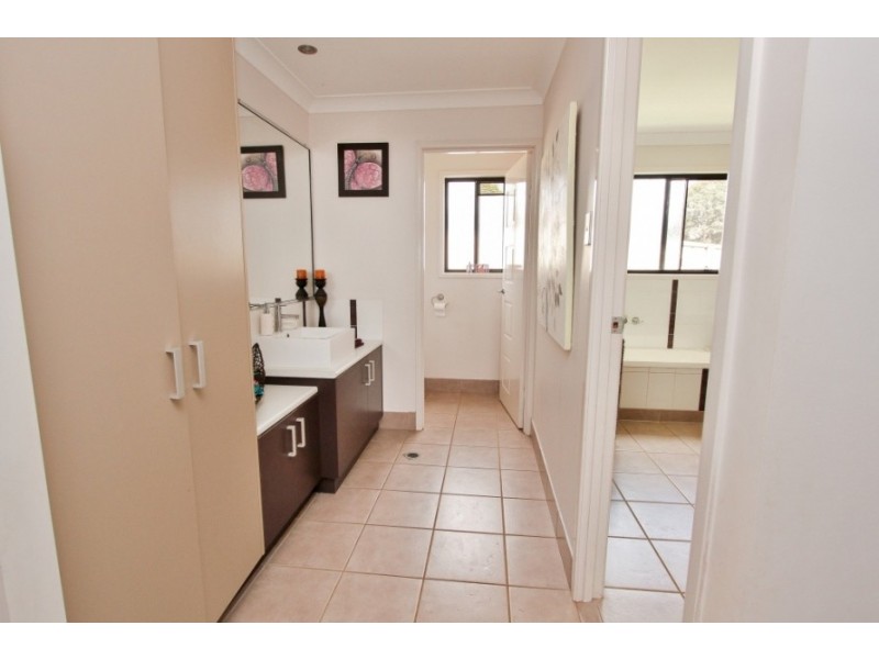 27 Murray Pde, Kingaroy QLD 4610
