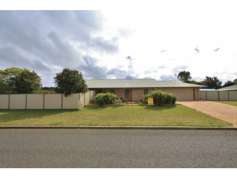 2 Summers Crt, Kingaroy QLD 4610