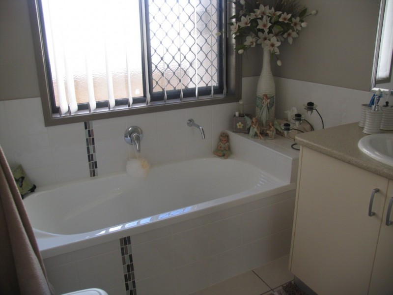 7 Allan Place, Kingaroy QLD 4610