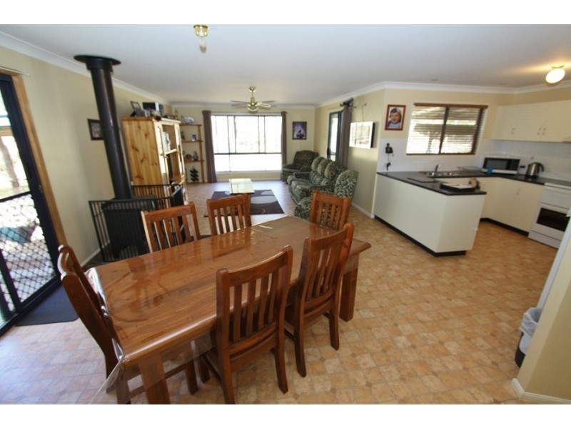 33 Farr Ct, Wattle Camp QLD 4615