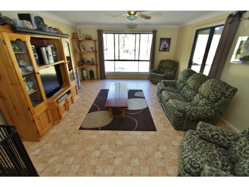 33 Farr Ct, Wattle Camp QLD 4615