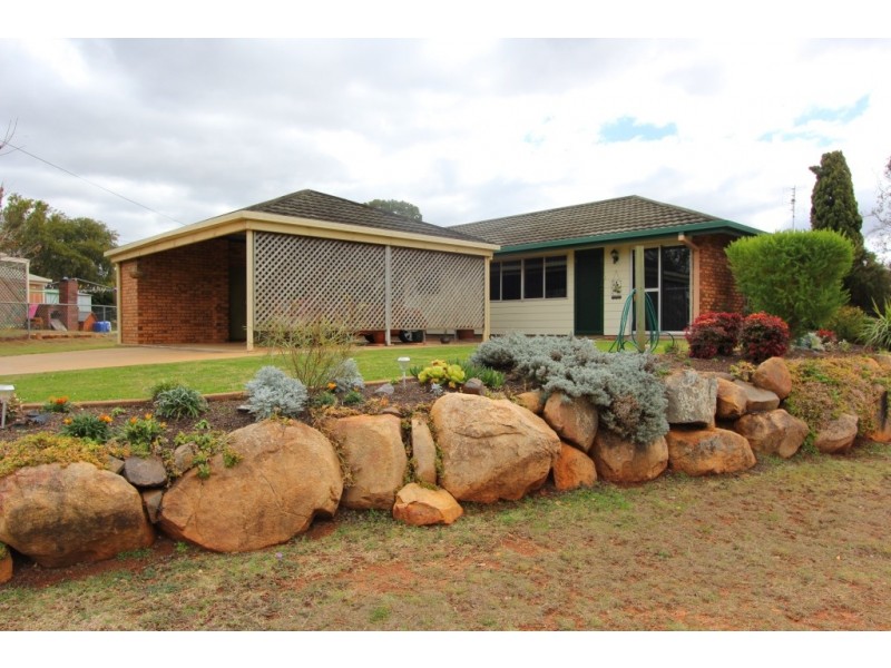 15 Windsor Circle, Kingaroy QLD 4610