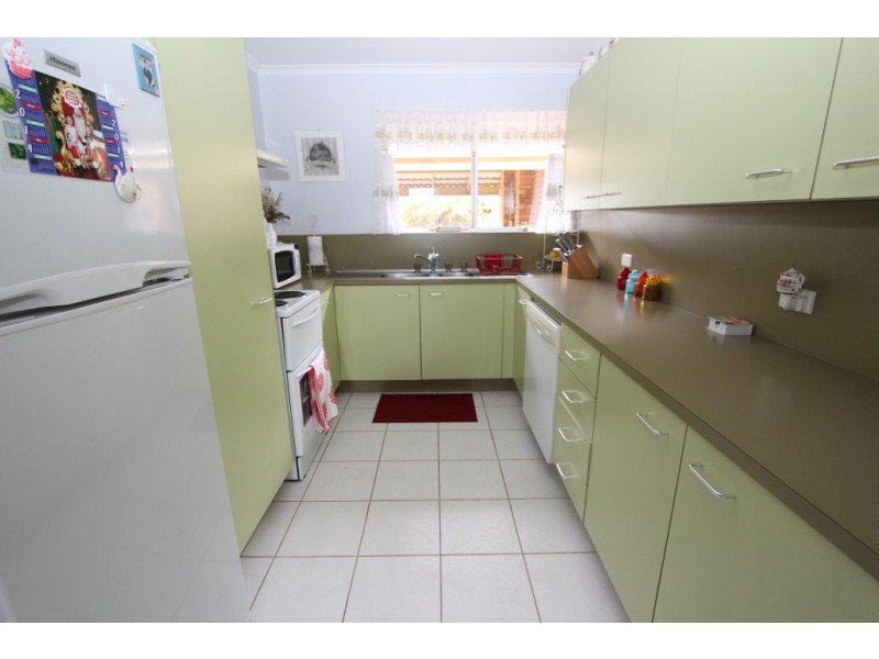 15 Windsor Circle, Kingaroy QLD 4610