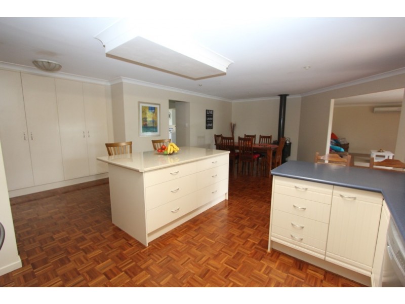 11 Tidar Crt, Kingaroy QLD 4610