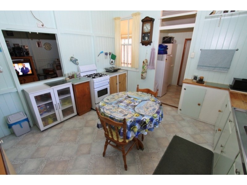 27 Rodney Street, Proston QLD 4613