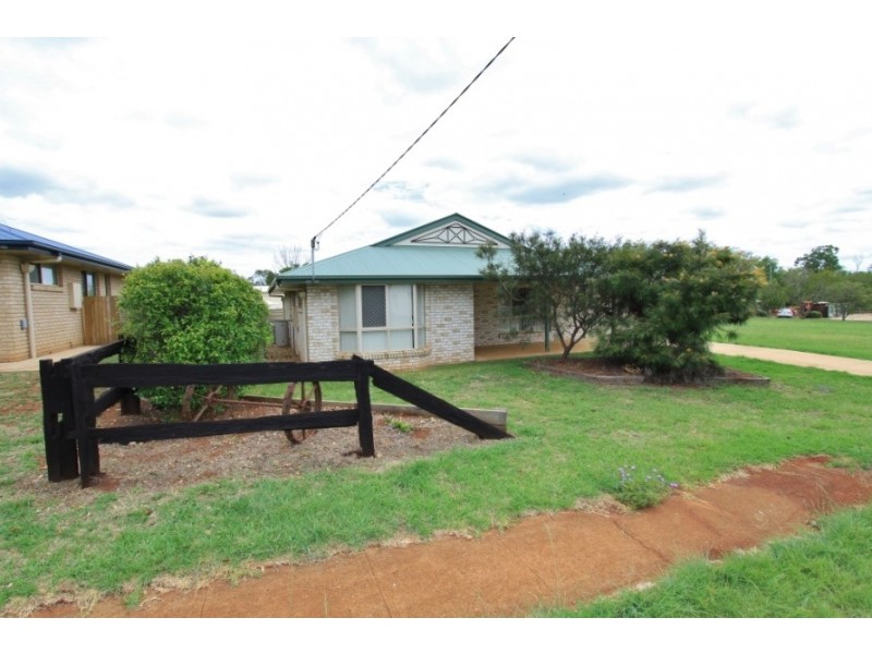 14 Frederick Street, Wooroolin QLD 4608