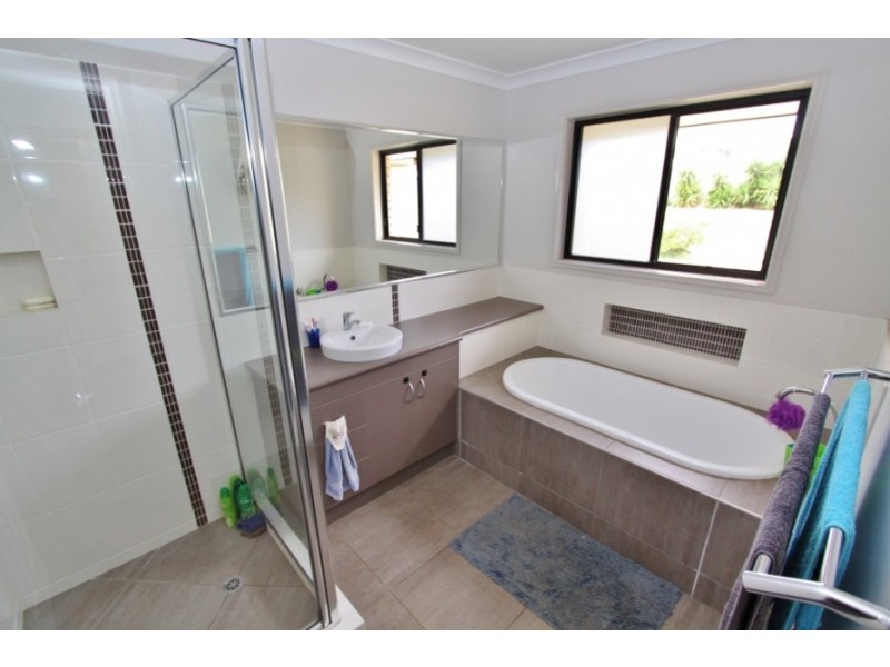 14 Bridgeman Pde, Kingaroy QLD 4610
