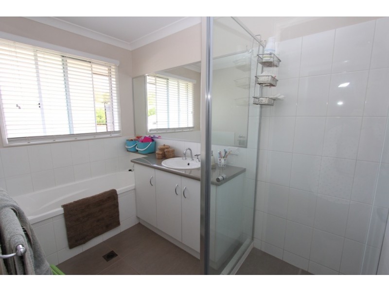 5 Crows Ash Crescent, Kingaroy QLD 4610