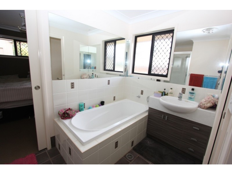 12 Andrew St, Wooroolin QLD 4608