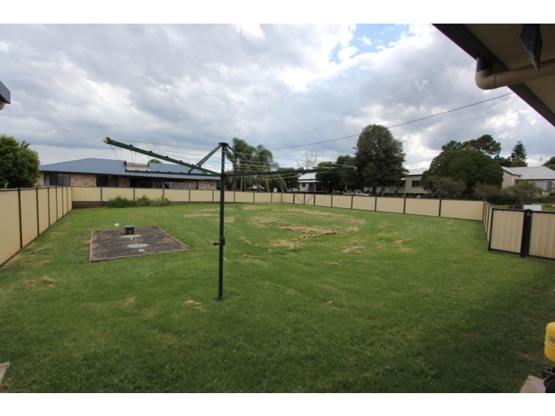 12 Andrew St, Wooroolin QLD 4608