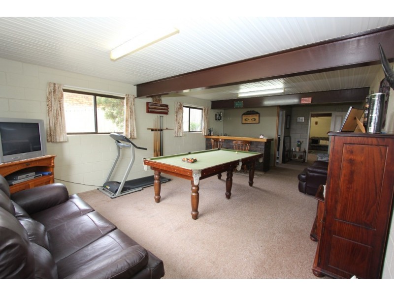 18 Adermann Drive, Kingaroy QLD 4610