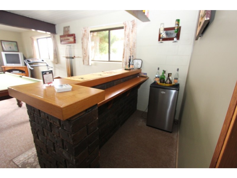 18 Adermann Drive, Kingaroy QLD 4610