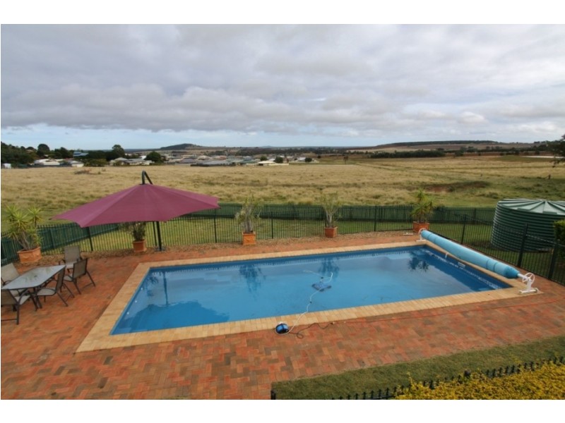 66 Moore Street, Kingaroy QLD 4610