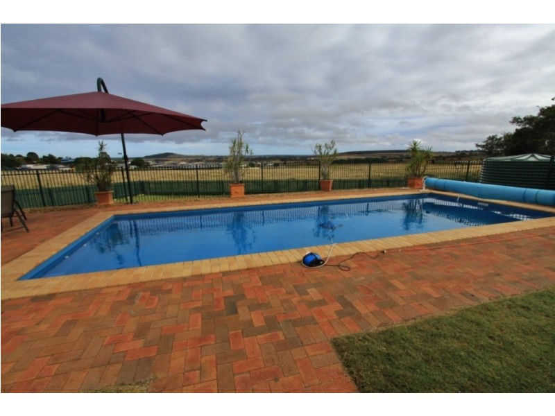 66 Moore Street, Kingaroy QLD 4610