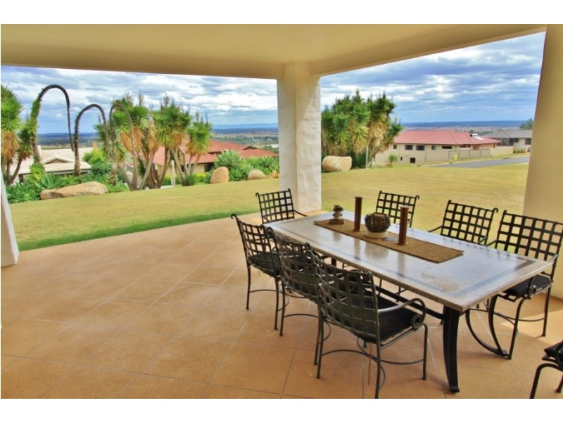 8 Freeman Crt, Kingaroy QLD 4610