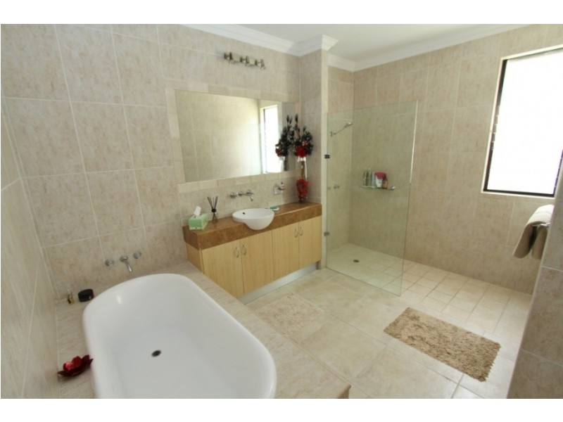 8 Freeman Crt, Kingaroy QLD 4610