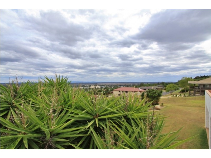 8 Freeman Crt, Kingaroy QLD 4610