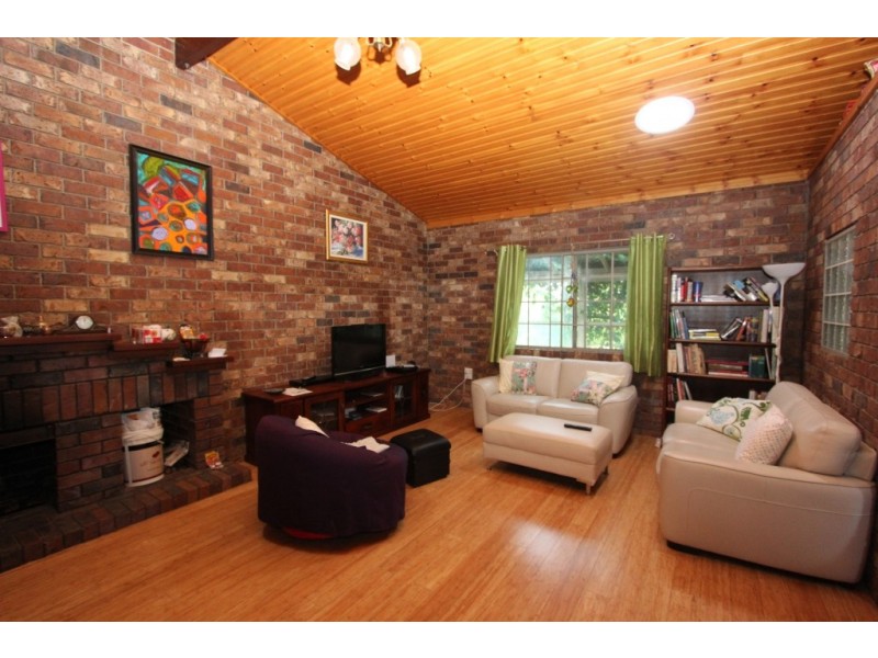 27 North Kerton Rd, Nanango QLD 4615