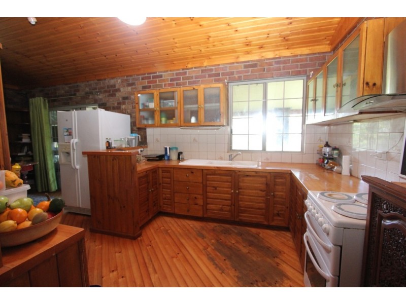 27 North Kerton Rd, Nanango QLD 4615