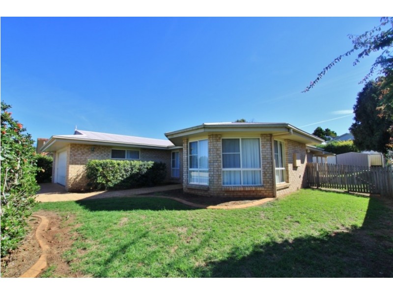 60 Cowie Drive, Kingaroy QLD 4610